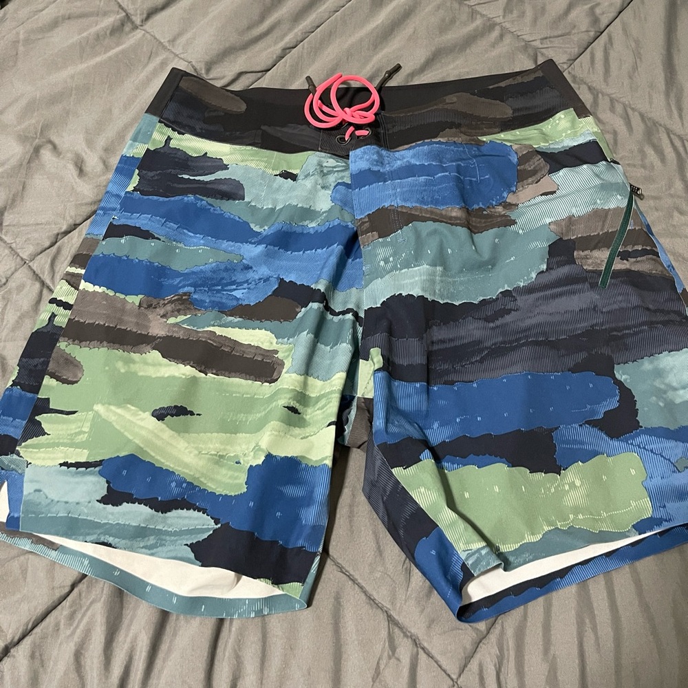 Lulu Lemon Shorts size 34 (good condition)